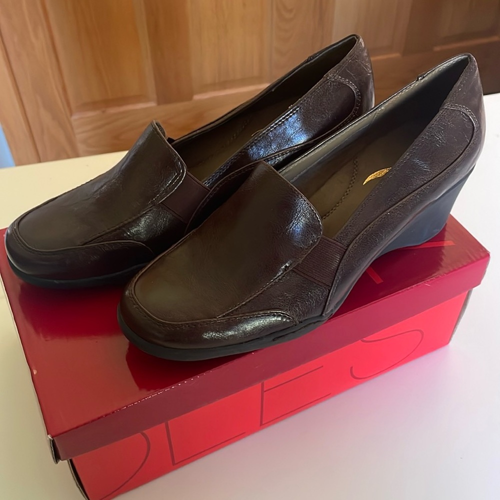 Brand Aerosoles Brown Style Conductor Brand new never worn in original box